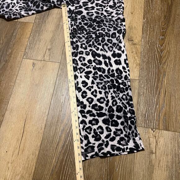 Soma Embraceable Cheetah Animal Print Pajama Set - Top(L)Bottom(M) | Sleep Cozy - Picture 5 of 7